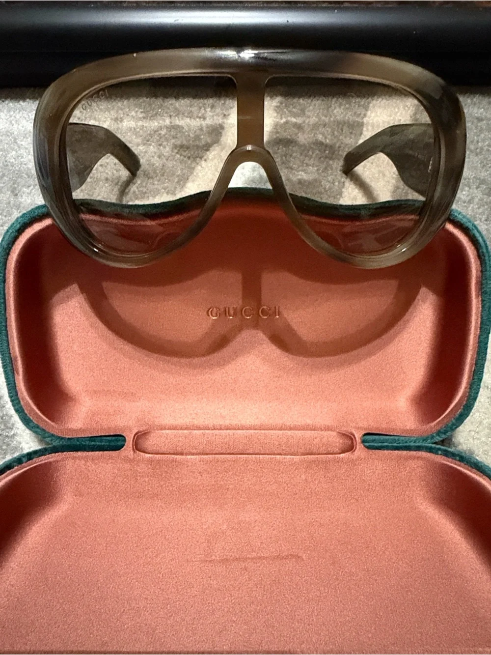 Gucci GG2164S oversized aviator sunglasses with velvet hard case